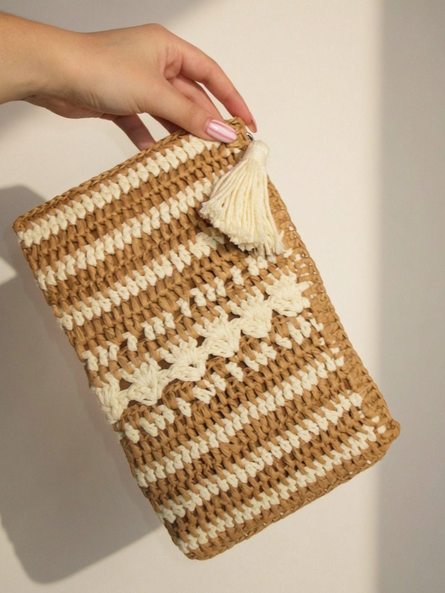 Zipper straw knit bag